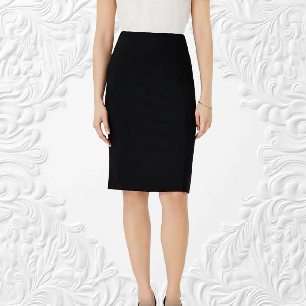 LOFT black pencil skirt . Size 8 . NWT